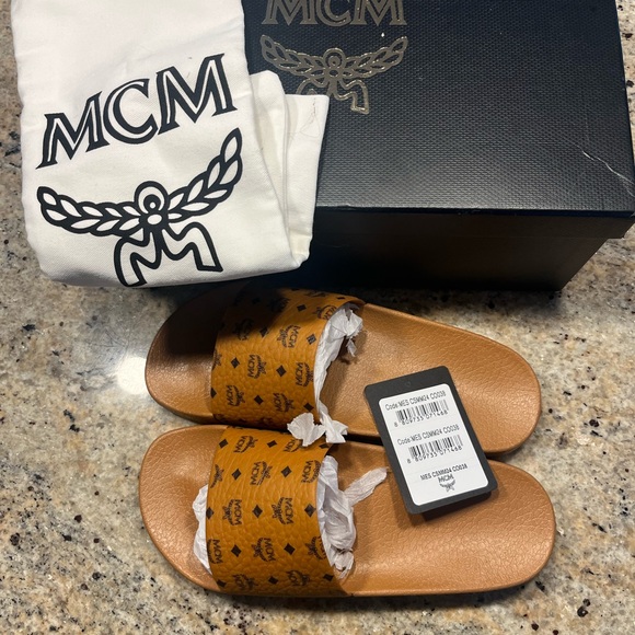 BRAND NEW MCM slides size 38 - Picture 4 of 4
